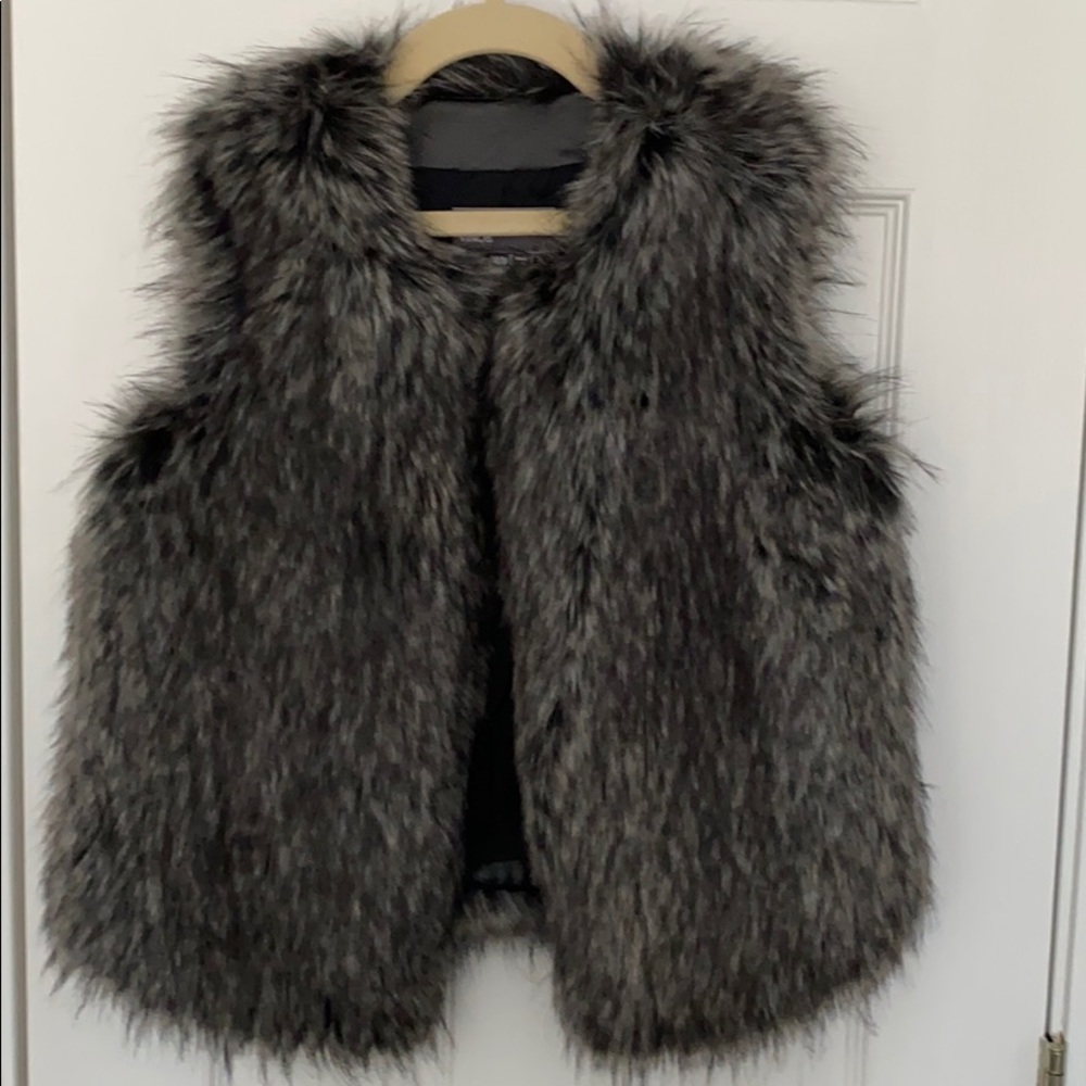 Vince faux fur vest. Kids M.